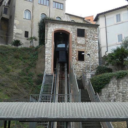 Casa Dell'Oliveto "Parcheggio Gratuito" Apartment นาร์นี ภายนอก รูปภาพ
